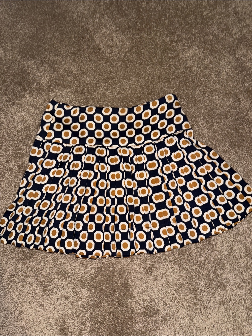 Theory Navy Silk Geometric Pleated Skater Skirt with Mustard Accents size 2. B14